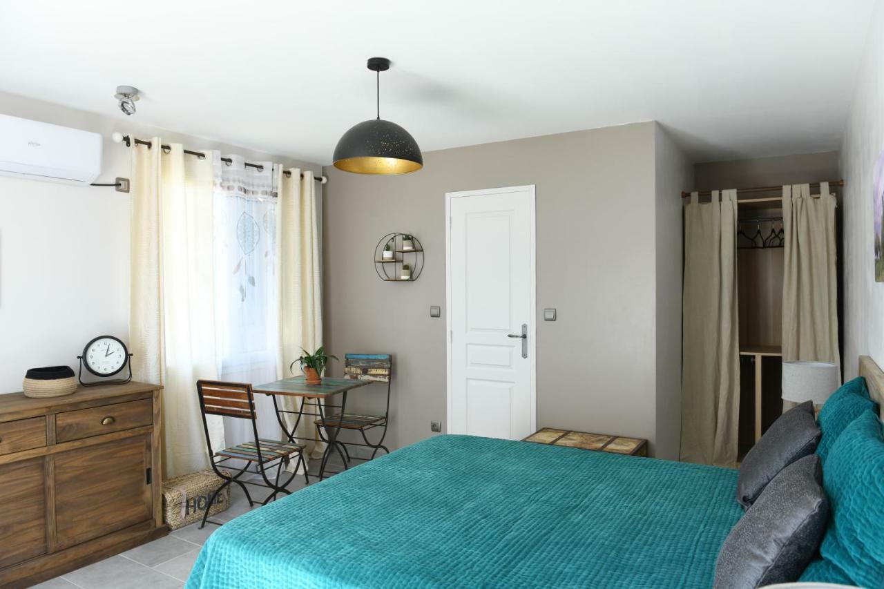 Chambre D'Hotes Du Charme Provencal Sénas Zewnętrze zdjęcie